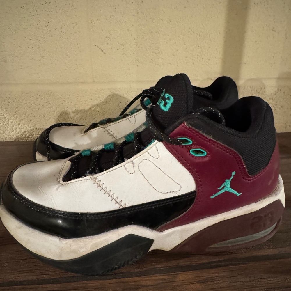 Nike Air Jordan White and Burgundy Sneakers with Teal Details Size 4.5